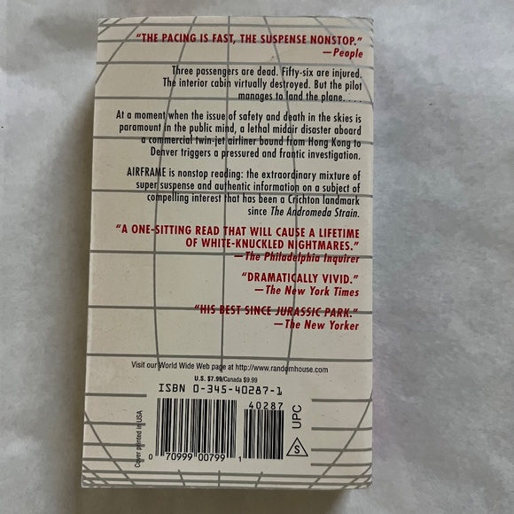 BARGAIN: Four (4) books: 3 by Michael Crichton and 1 by John Grisham - Picture 15 of 16